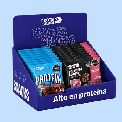 Caja de snacks con proteína, brownies bajos en calorías y galletas sin azúcar añadida con fibra. Snacks saludables