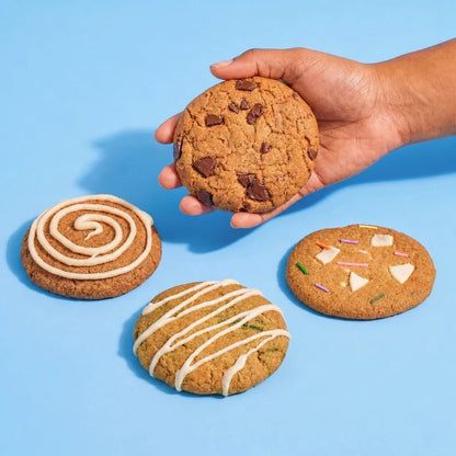 Galletas de proteína bajas en calorías, bajas en azúcar, altas en proteína. Chocolate negro, birthday cake, pie de limón y cinnamon roll.